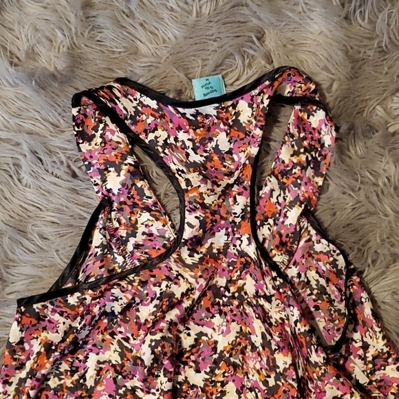 H.i.p flowered silk tank top.  Size M - Picture 3 of 4